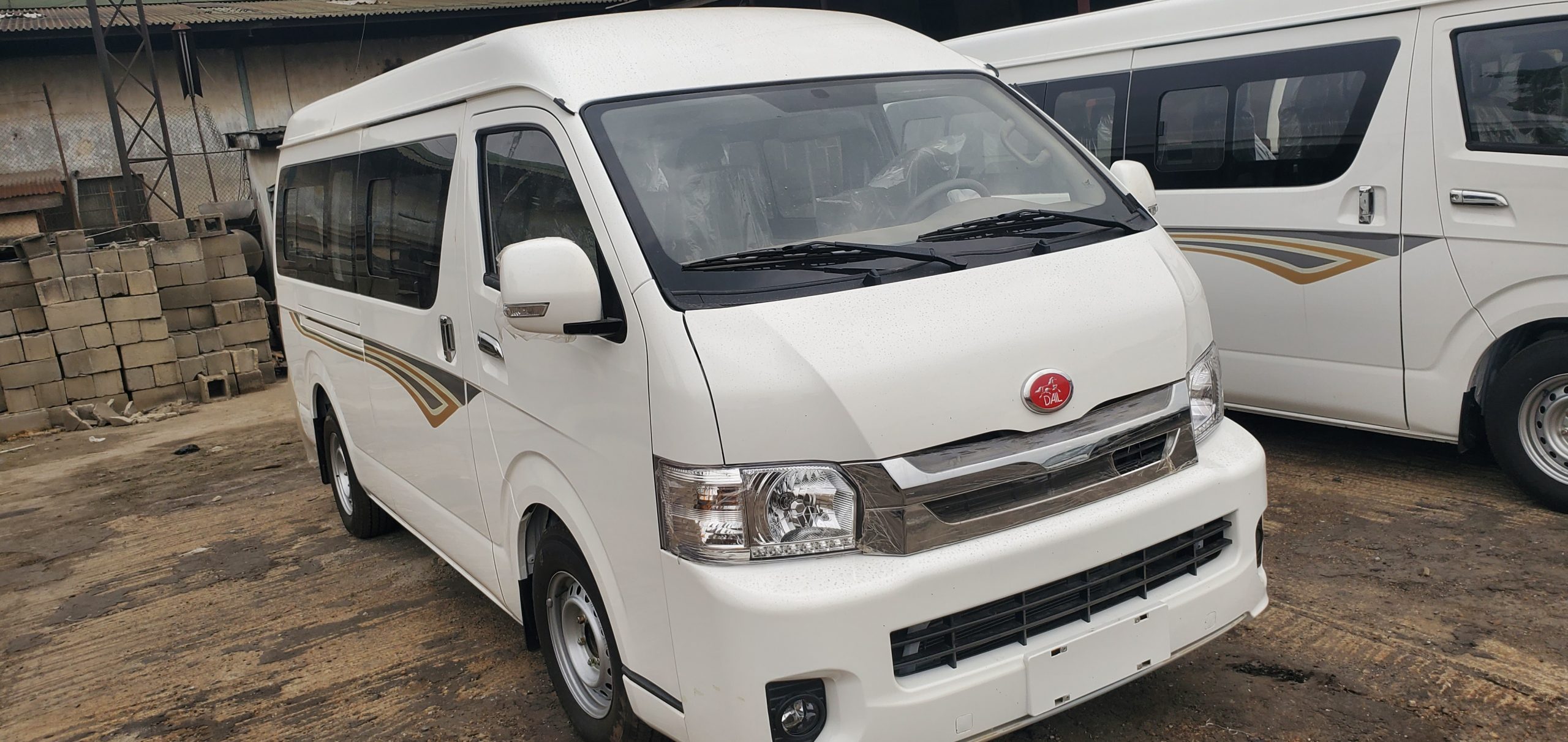 King long 2.2L Standard Roof, Hummer Body - Image 9