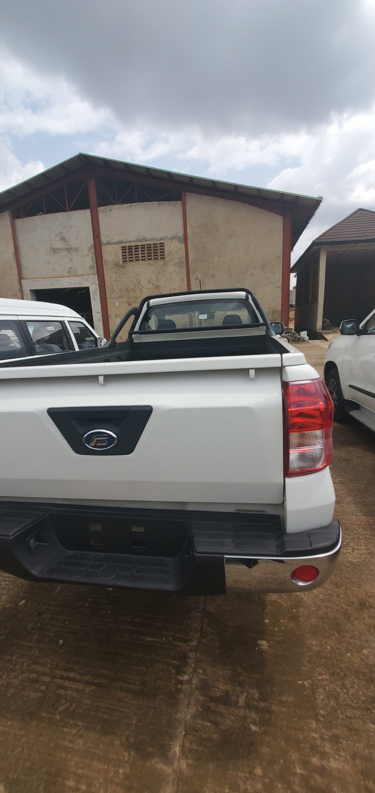 Foday SU face 4x2 2.4L single door - Image 3