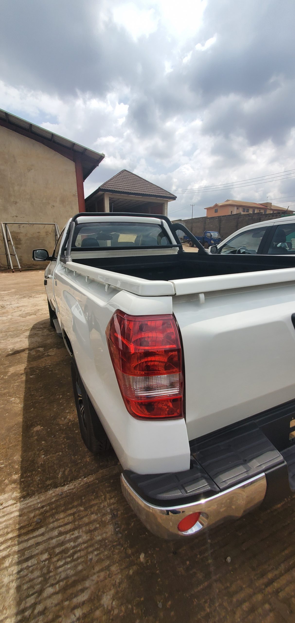 Foday SU face 4x2 2.4L single door - Image 4