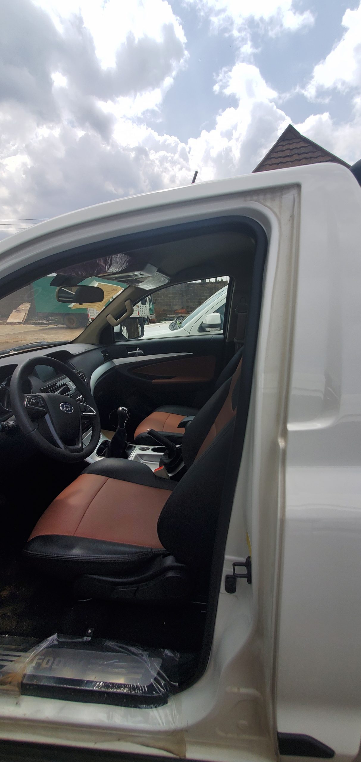 Foday SU face 4x2 2.4L single door - Image 5