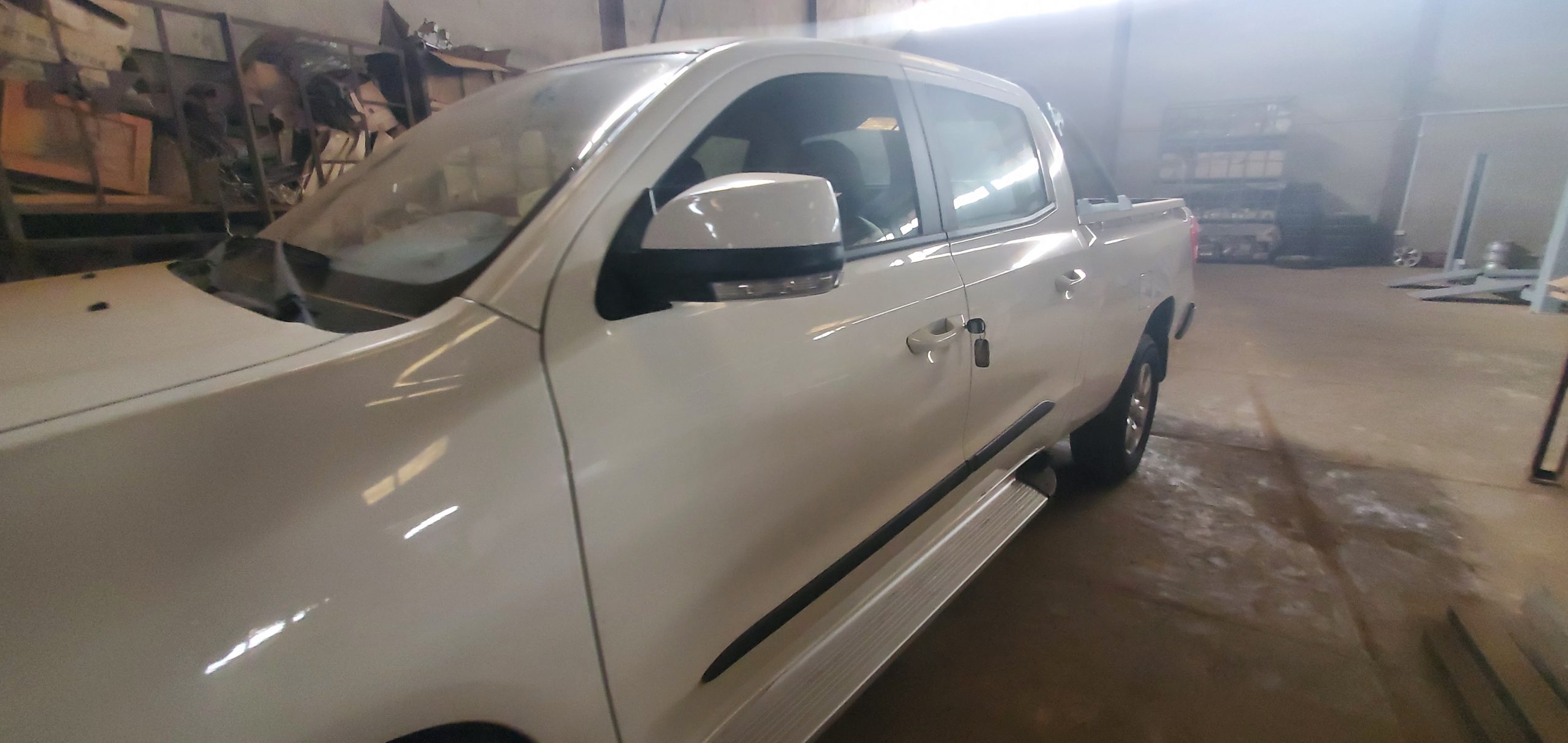 Foday prado face 4x4 2.4L Mitsubishi engine - Image 3